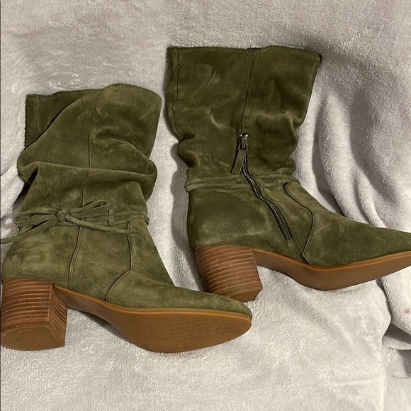 Violet & Red Green Suede Heeled Tall Boots with Box Detail and Mid-Calf Design - Picture 4 of 10